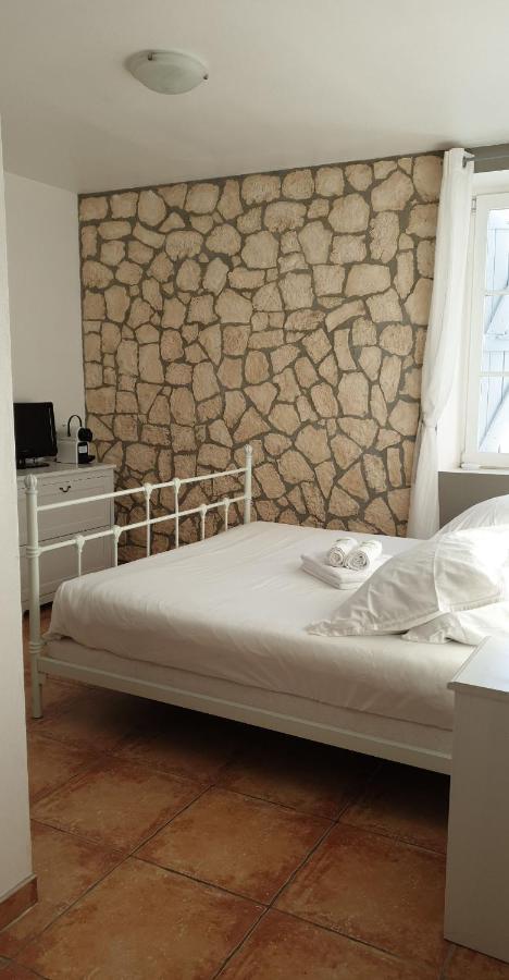 Auberge Le Lupin Blanc Revest-des-Brousses 외부 사진
